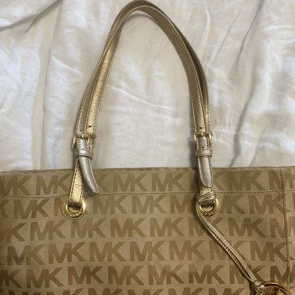 Michael Kors signature canvas jet set tote - Picture 8 of 11